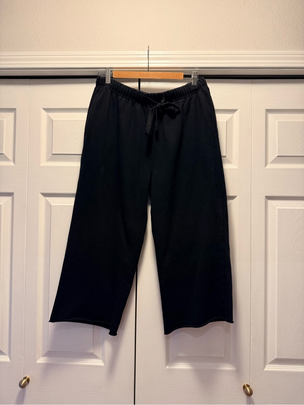 Women’s Black Wide-Leg Crop Drawstring Sweat Pants
